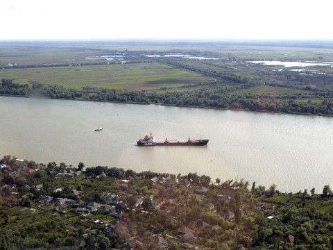 L'infrastructure portuaire ukrainienne sur le Danube bombardée