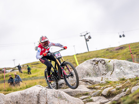 En argent, Camille Balanche complète sa collection