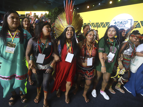 Sommet sur l'Amazonie: les indigènes veulent peser sur les débats