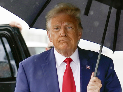 Trump accuse les procureurs de vouloir le museler avant son procès