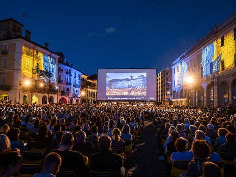 Remise de prix perturbée à Locarno par des militants pour le climat