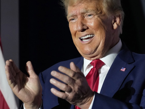 Inculpé, Trump accuse Biden de l'empêcher de faire campagne