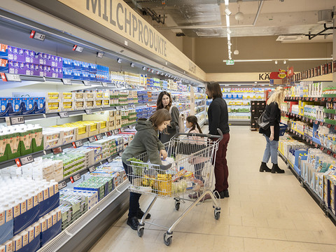 Le commerce de détail progresse légèrement au premier semestre