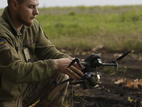 Evacuations dans le nord-est de l'Ukraine face à l'avancée russe