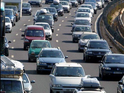 Départs en vacances: un samedi en surchauffe sur les routes de France