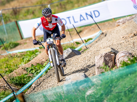 Schurter se pare de bronze, Pidcock titré