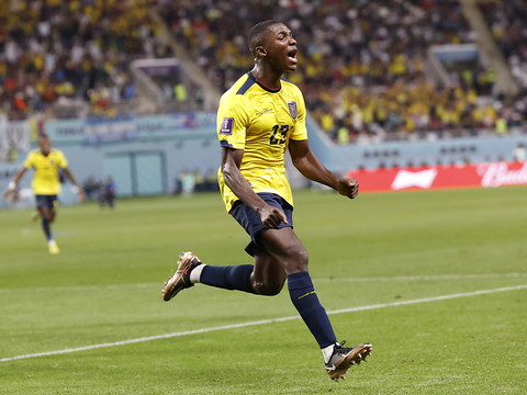 Recrod d'Angleterre pour Moises Caicedo