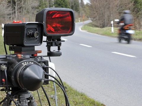 Dépassement de près de 70 km/h de la vitesse autorisée à Jaun