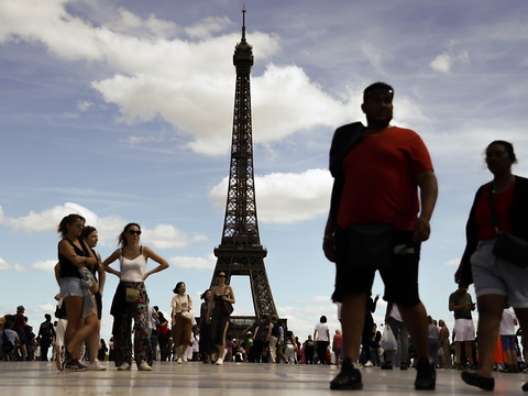 Tour Eiffel: enquête ouverte après deux fausses alertes à la bombe