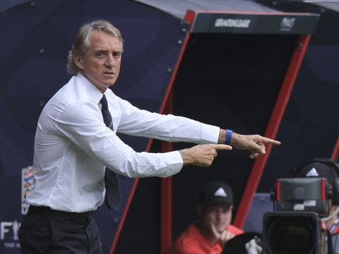 Italie: Mancini répond aux critiques après sa démission