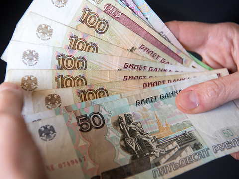Le rouble se redresse grâce à la Banque centrale russe