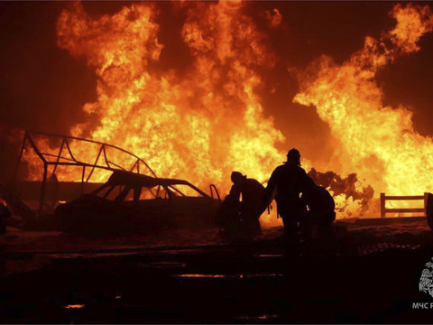 Au moins 35 morts dans l'immense incendie d'une station-service
