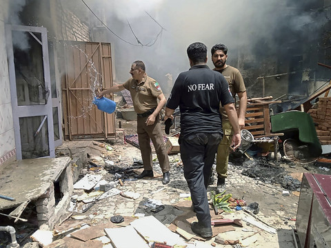 Pakistan: incendie d'églises à la suite d'allégations de blasphème