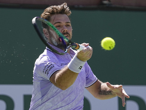 Wawrinka domine Tiafoe en deux sets