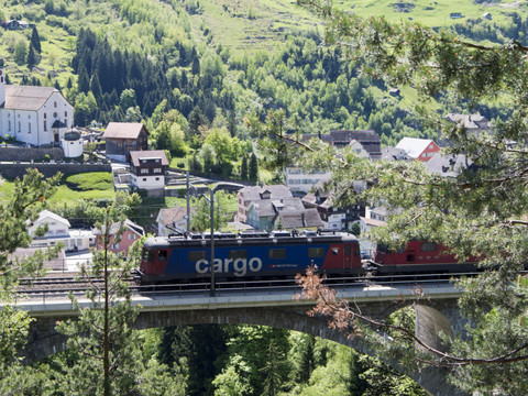 Tunnel du Gothard rouvert pour 90 trains marchandises par jour