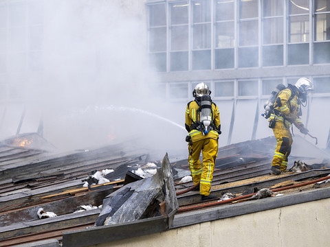 Feu dans la toiture de l'emblématique salle du Plaza