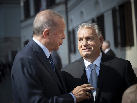 A Budapest, Orban reçoit Erdogan pour parler énergie et Otan
