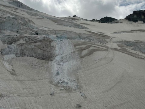 Un alpiniste bernois de 61 ans perd la vie à Saas Fee (VS)