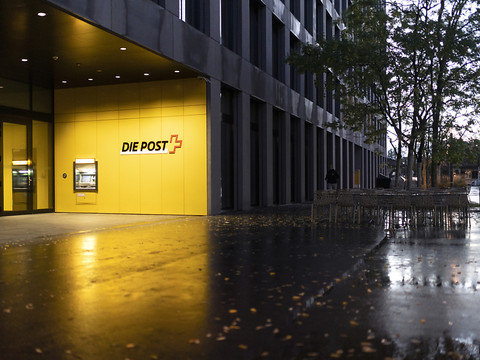Postfinance: repli du résultat d'exploitation sur six mois