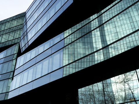 SPS pénalisé par les revalorisations au premier semestre