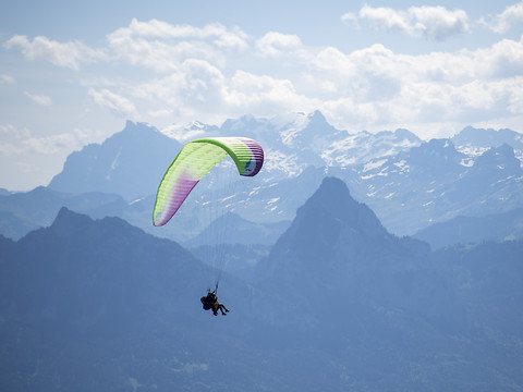Chute mortelle d'un parapentiste et de son passager à Engelberg/OW