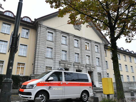 Une gymnasienne abat son père en 2020 à Zurich: légitime défense
