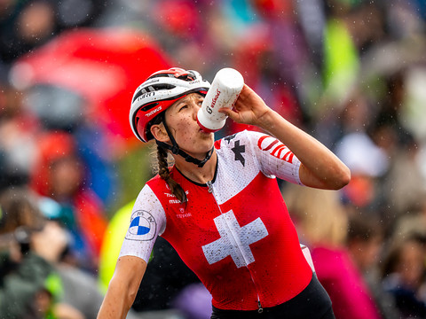 Premier succès de la saison pour Alessandra Keller, Schurter 2e