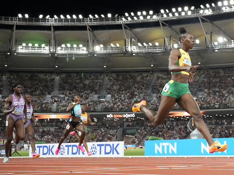 200 m: Shericka Jackson supersonique, Noah Lyles fait le doublé