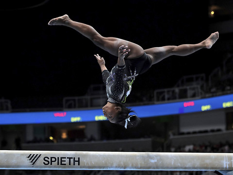 Biles décroche un 8e titre national au concours général