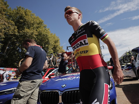 La troisième étape et le maillot rouge pour Evenepoel
