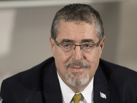 Le parti du président élu temporairement suspendu