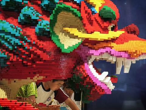Lego: résultats en baisse au 1er semestre, gains de parts de marché