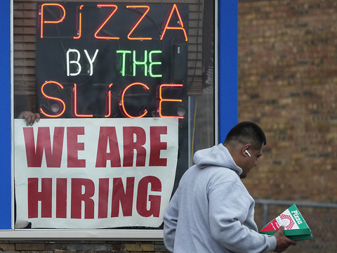 USA: le secteur privé crée moitié moins d'emplois en août
