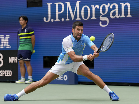 Djokovic qualifié sans trembler pour le troisième tour