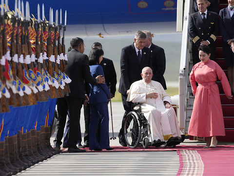 Arrivé en Mongolie, le pape envoie un message de 