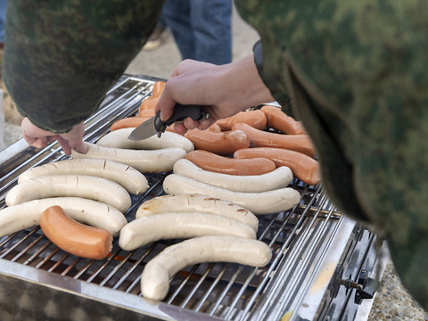 Un jeune homme se brûle gravement lors de grillades