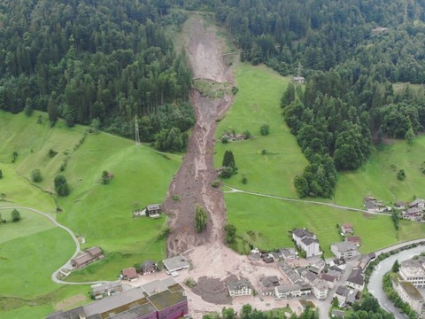 Des parties de terrain continuent à se détacher à Schwanden (GL)