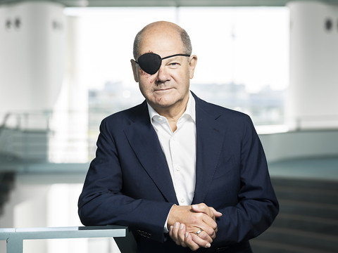 Olaf le pirate: le chancelier se présente avec un cache-oeil