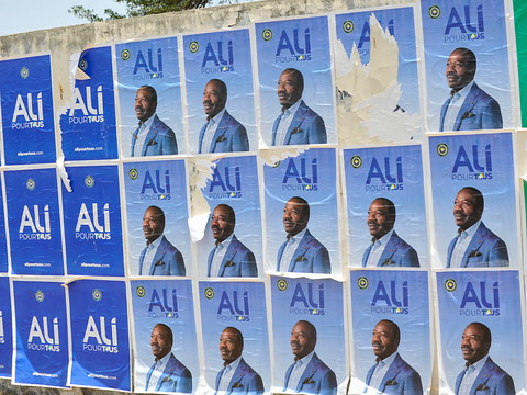 Le général Oligui promet le pouvoir aux civils au Gabon