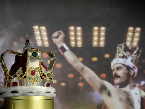 Le piano de Freddie Mercury vendu deux millions d'euros à Londres