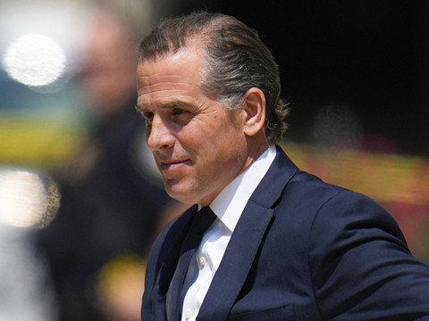Un procureur va inculper le fils de Biden pour détention d'arme