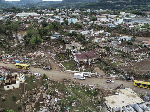 Le Brésil attend de nouvelles intempéries après un cyclone meurtrier