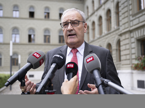 Parmelin appelle cantons et particuliers à économiser face aux prix