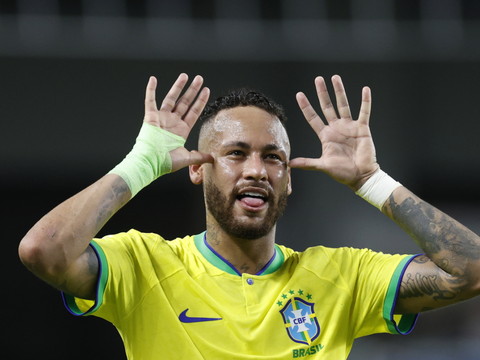 Le Brésil facile contre la Bolivie, Neymar dépasse Pelé