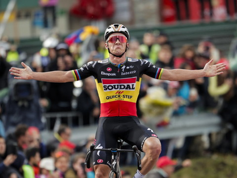Evenepoel s'offre la 14e étape à l'orgueil