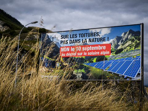 Rejet du décret sur les grands projets solaires alpins en Valais