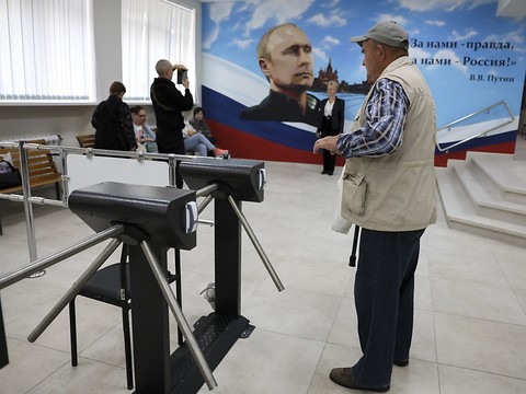 Victoire sans suspense dans les territoires ukrainiens annexés