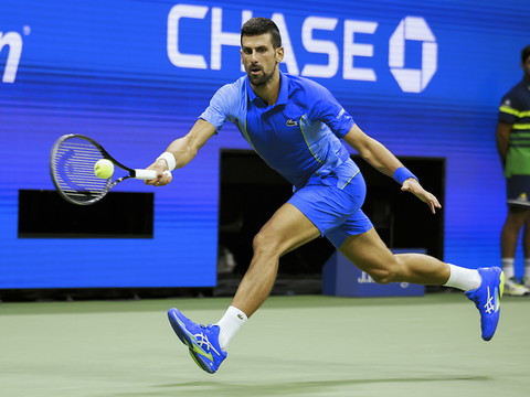 Novak Djokovic conquiert son 24e titre du Grand Chelem