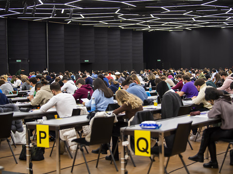 Revoir la copie pour le séjour facilité des diplômés étrangers