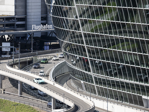 Flughafen Zürich reprend l'aide aux passagers à mobilité réduite
